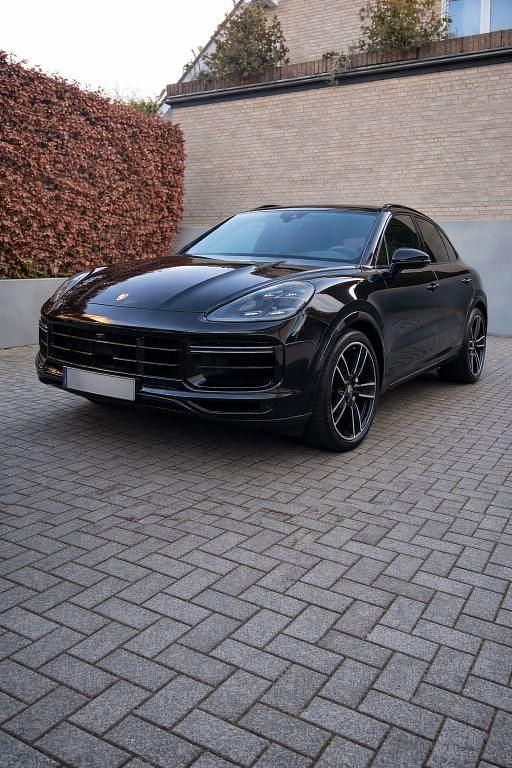 Gebraucht Porsche Cayenne Turbo 549 PS (403 kW) 2019 Schwarz SUV