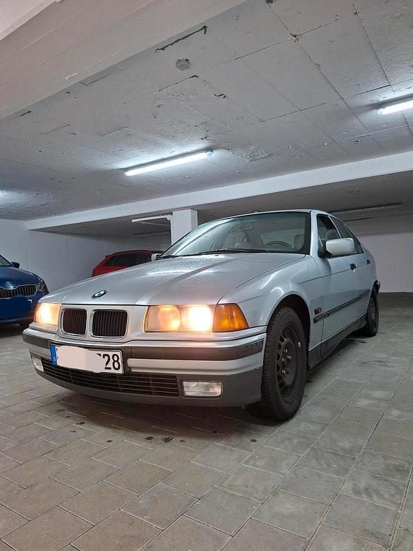 Silber Gebraucht 1997 BMW 328 Limousine | 8.400 € (Fairer Preis) - Bild 1/4