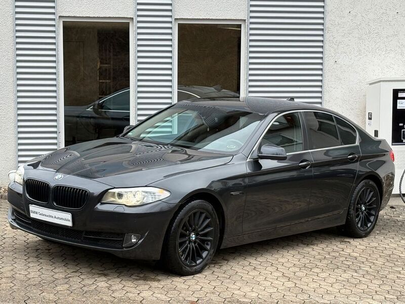 Grau Gebraucht 2012 BMW 528 Sport Line Limousine | 14.992 € (Teuer) - Bild 1/4
