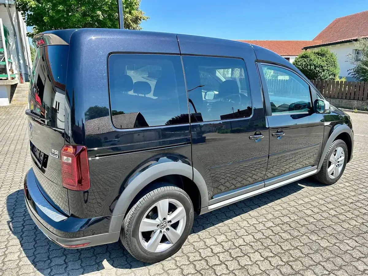 Gebraucht VW Caddy 125 PS (91 kW) 2016 Deep black perleffekt Van / Kleinbus