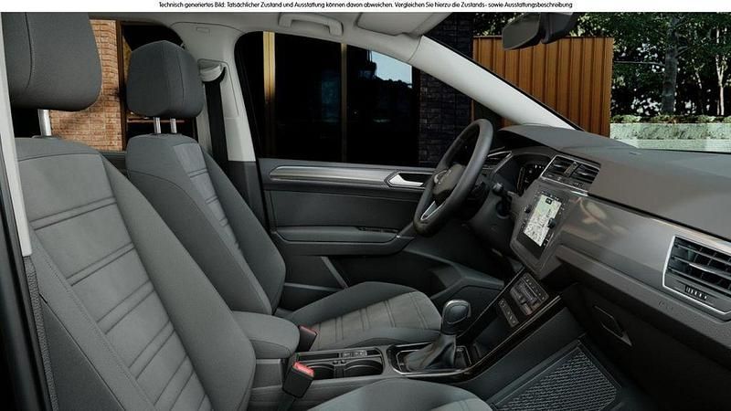 Gebraucht VW Touran Highline 150 PS (110 kW) 2025 Deep black perleffekt Van / Kleinbus