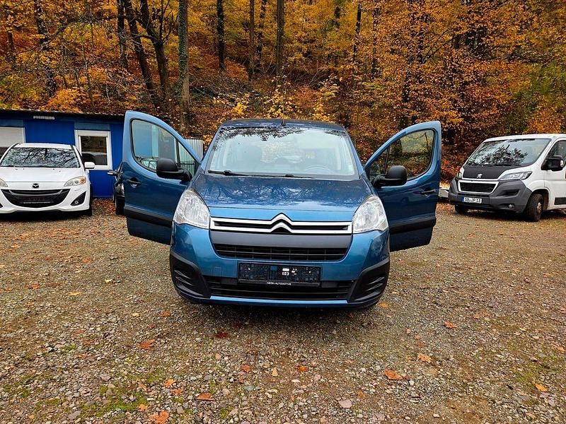 Blau Gebraucht 2017 Citroën Berlingo Feel Van / Kleinbus | 5.700 € (Fairer Preis) - Bild 1/4