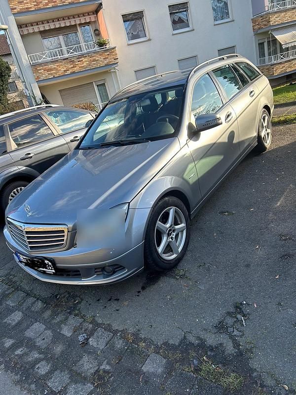 Grau Gebraucht 2010 Mercedes 200 Kombi | 7.200 € - Bild 1/4