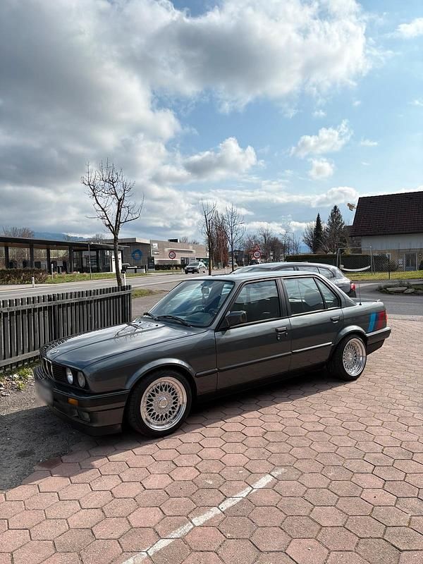 Gebraucht BMW 320 129 PS (94 kW) 1988 Grau Limousine