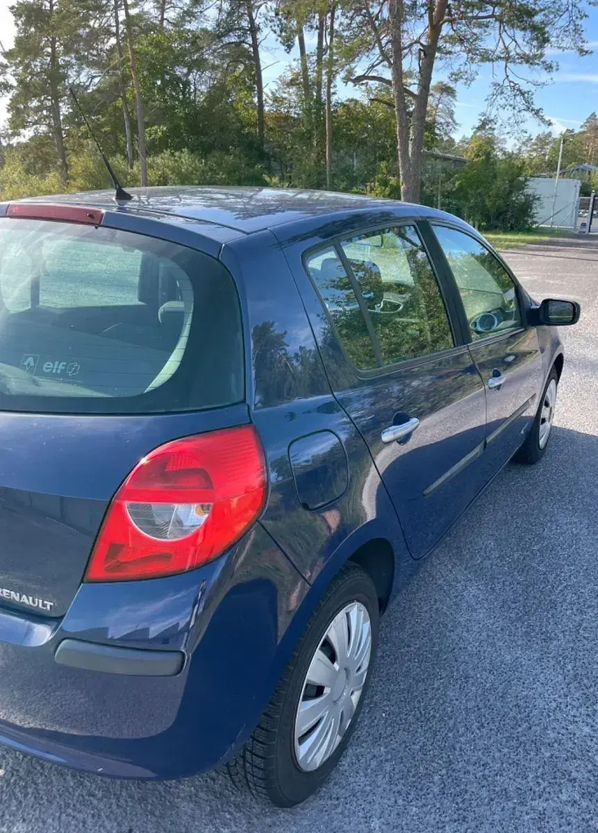 Brugt Renault Clio III 88 HK (64 kW) 2006 Blå Sedan