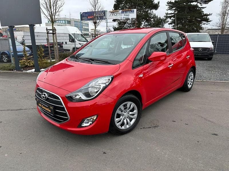 Gebraucht Hyundai i20 Trend 125 PS (91 kW) 2018 Rot Van / Kleinbus