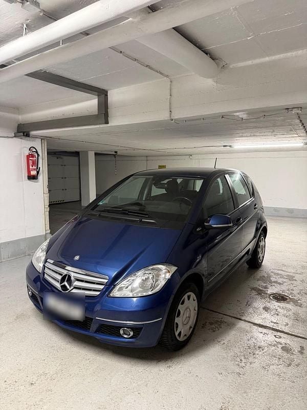 Gebraucht Mercedes A180 Avantgarde 109 PS (80 kW) 2011 Blau Limousine