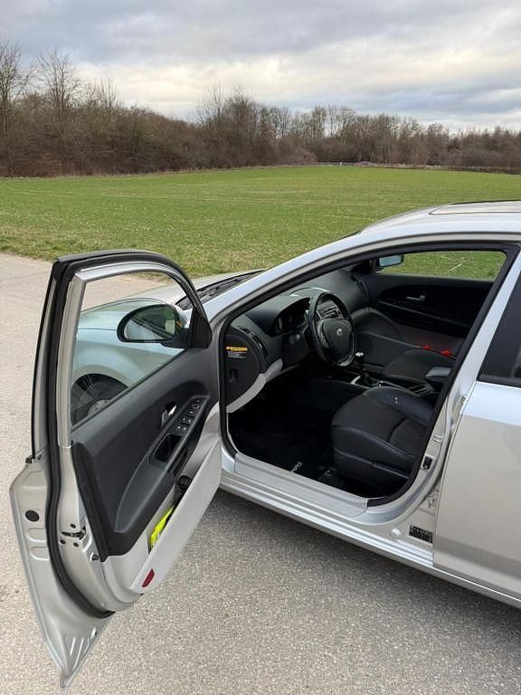 Gebraucht Kia Ceed EX 126 PS (92 kW) 2007 Grau Kleinwagen