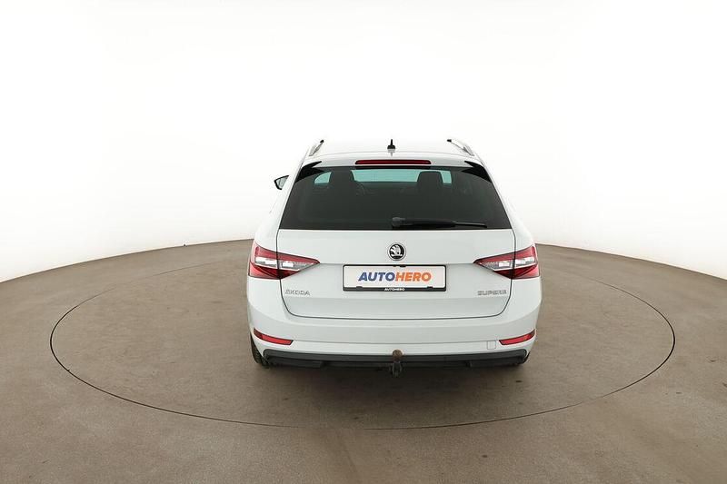 Gebraucht Skoda Superb Style 150 PS (110 kW) 2016 Weiß Kombi