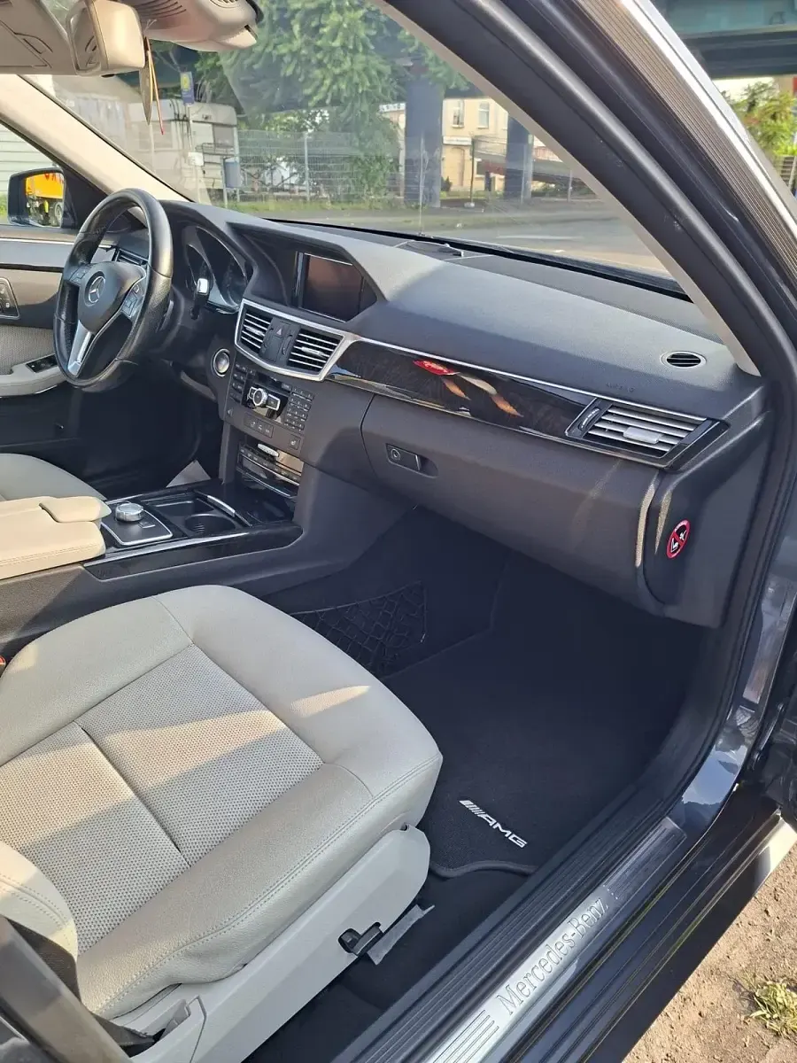 Gebraucht Mercedes E220 Avantgarde 170 PS (125 kW) 2012 Grau Limousine