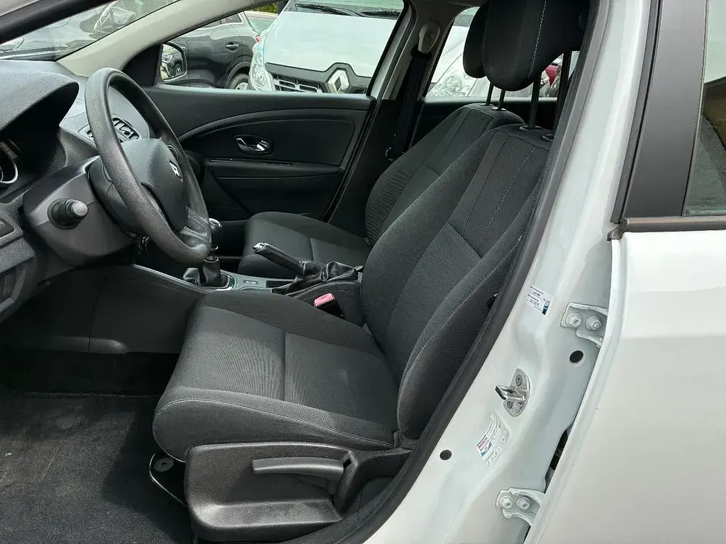 Gebraucht Renault Mégane Authentique 110 PS (80 kW) 2014 Weiß Limousine