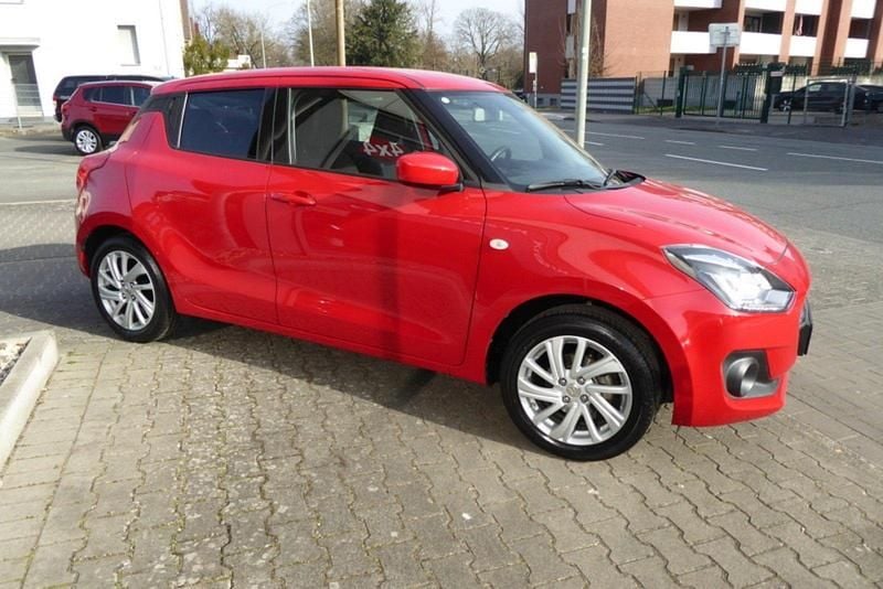 Gebraucht Suzuki Swift Comfort 83 PS (61 kW) 2023 Rot Kleinwagen