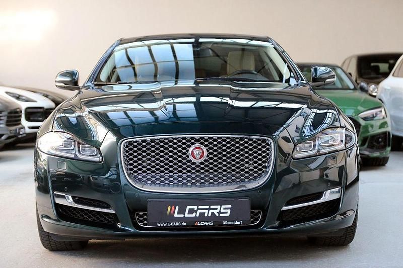 Gebraucht Jaguar XJ Premium Luxury 300 PS (220 kW) 2016 British racing green Limousine