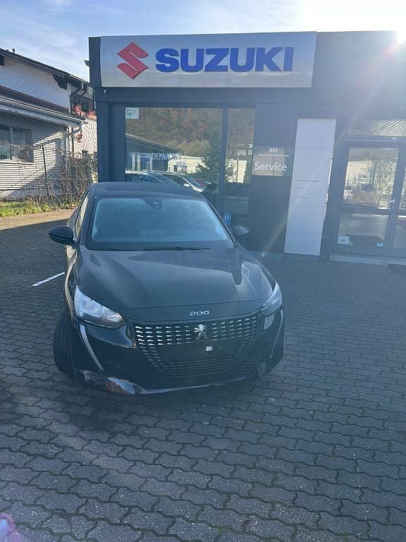 Gebraucht Peugeot 208 Active 102 PS (75 kW) 2022 Schwarz Kleinwagen