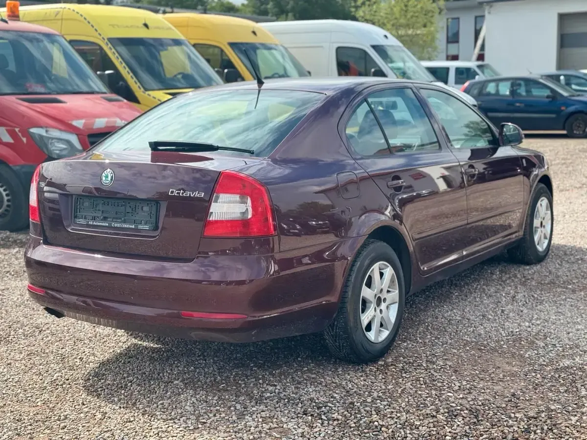 Gebraucht Skoda Octavia 122 PS (89 kW) 2012 Rot Limousine