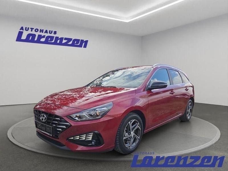 Sunset red / mic (rot) Gebraucht 2023 Hyundai i30 Select Kombi | 19.980 € (Fairer Preis) - Bild 1/4