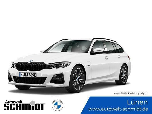 Weiß Gebraucht 2021 BMW 330e M Sport Kombi | 29.790 € (Etwas zu teuer) - Bild 1/4