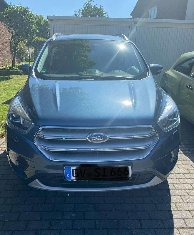 Blau Gebraucht 2020 Ford Kuga Cool & Connect SUV | 14.500 € (Superpreis) - Bild 1/2