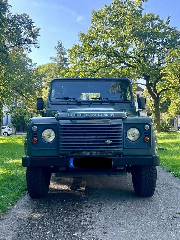Grün Gebraucht 2015 Land Rover Defender SUV | 68.000 € (Fairer Preis) - Bild 1/4