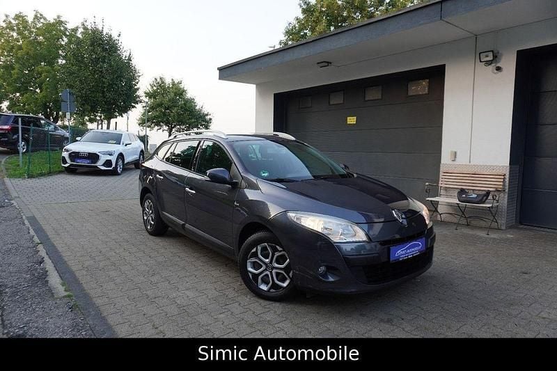 Grau Gebraucht 2009 Renault Mégane III Dynamique Limousine | 1.999 € (Superpreis) - Bild 1/4
