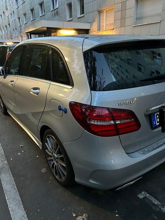 Gebraucht Mercedes B180 122 PS (89 kW) 2018 Silber Van / Kleinbus