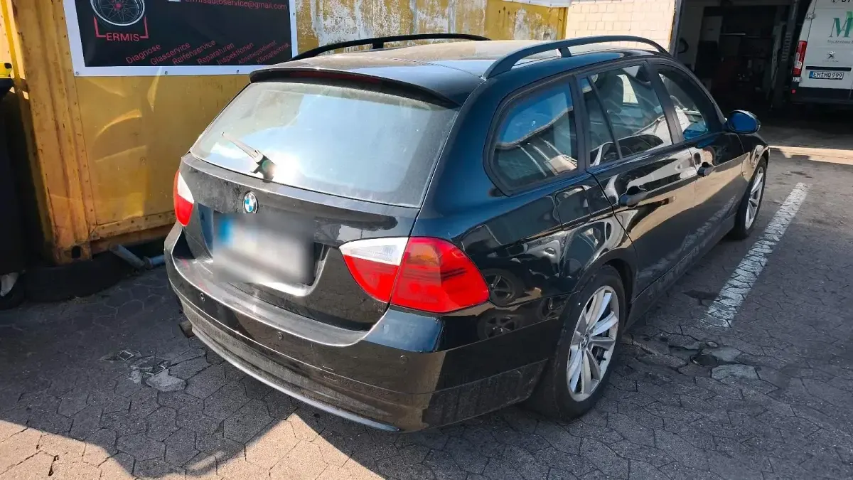 Gebraucht BMW 320 163 PS (119 kW) 2007 Schwarz Kombi