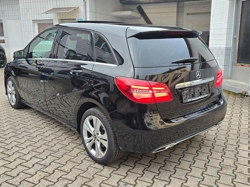 Gebraucht Mercedes B200 156 PS (114 kW) 2017 Schwarz Van / Kleinbus