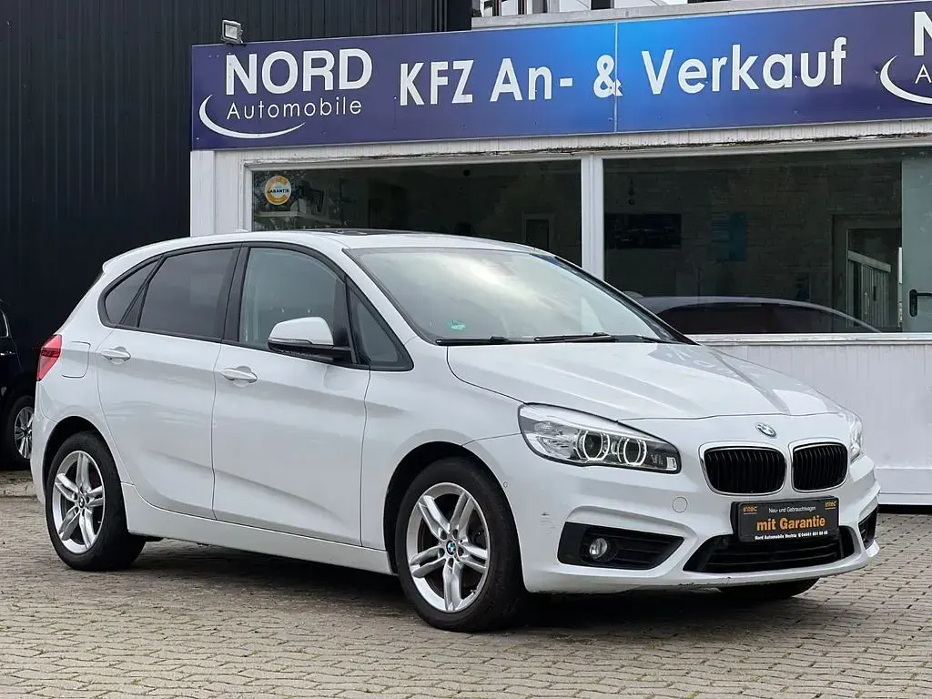 Gebraucht BMW 218 Active Tourer Basis 150 PS (110 kW) 2014 Weiß Van / Kleinbus