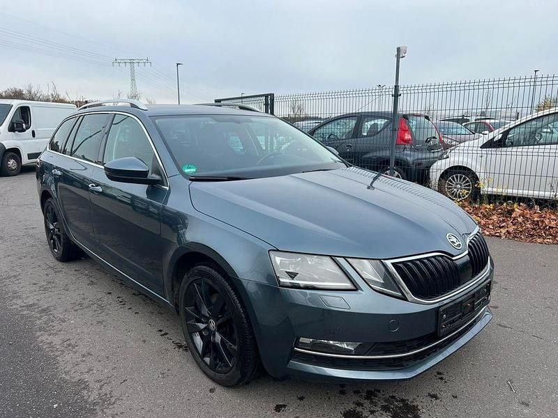 Grau Gebraucht 2018 Skoda Octavia Style Kombi | 9.900 € (Superpreis) - Bild 1/4