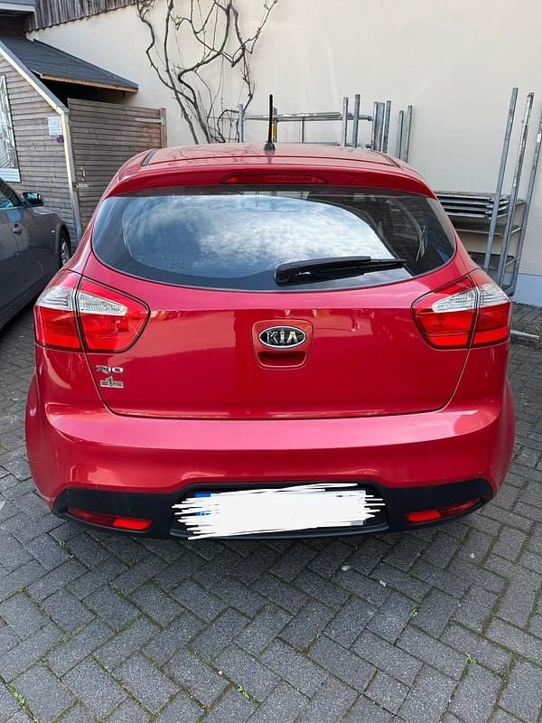 Second-hand Kia Rio 109 CP (80 kW) 2011 Roșu Berlinǎ