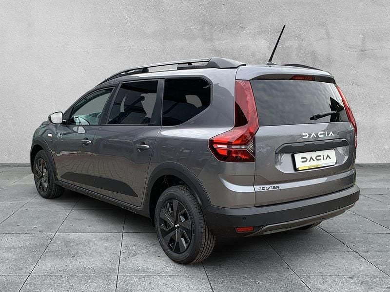 Neu Dacia Jogger Expression 110 PS (80 kW) 2025 Grau Van / Kleinbus