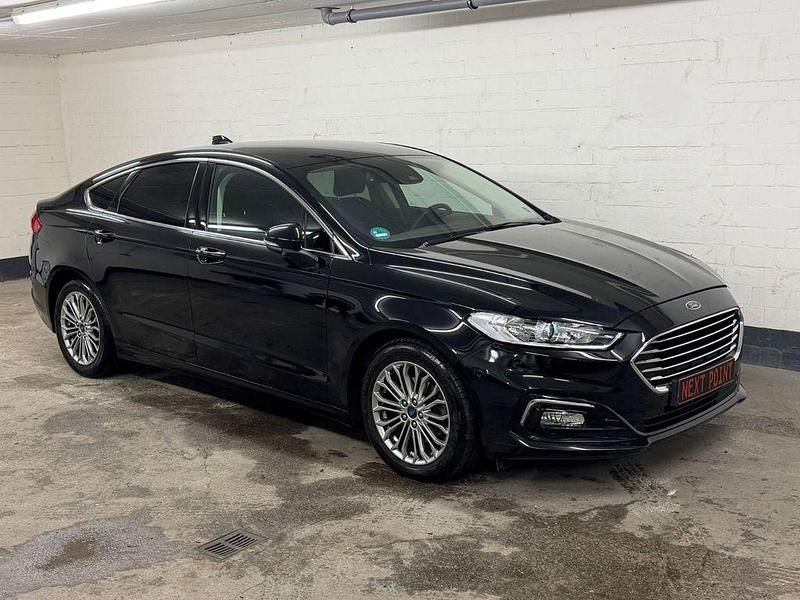 Gebraucht Ford Mondeo Titanium 150 PS (110 kW) 2022 Schwarz Limousine