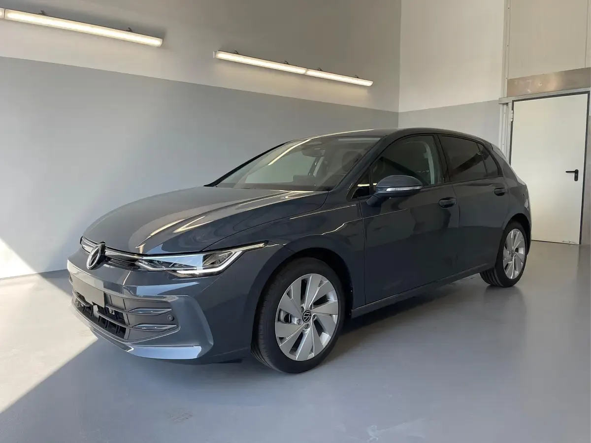 Gebraucht VW Golf VIII Life 150 PS (110 kW) 2026 Limousine
