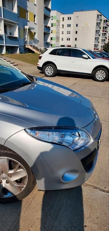 Gebraucht Renault Mégane 110 PS (80 kW) 2012 Silber Limousine