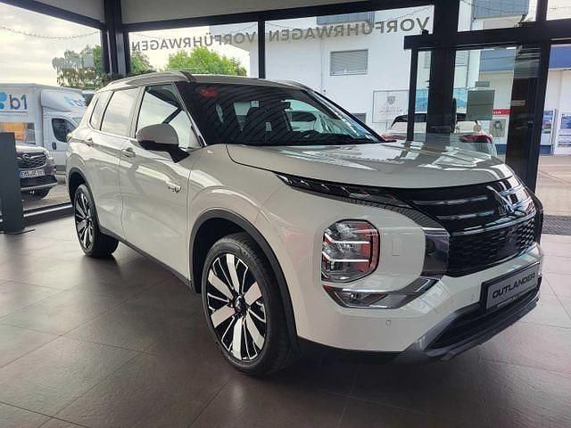 Gebraucht Mitsubishi Outlander P-HEV Edition 306 PS (225 kW) 2025 Weiss Kombi