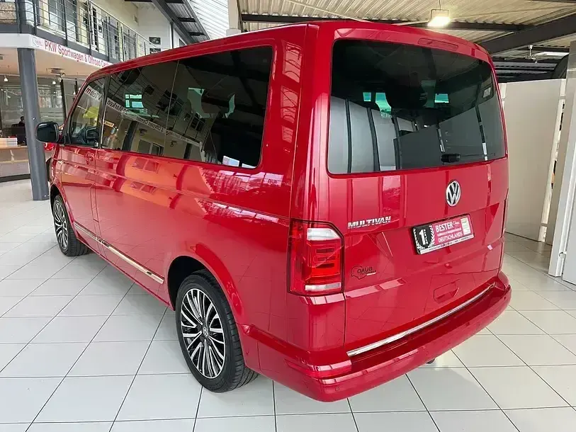 Käytetty VW Multivan Generation Six 2019 Punainen Tila-auto