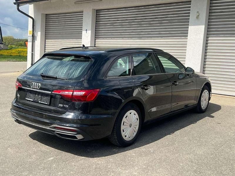 Gebraucht Audi A4 163 PS (119 kW) 2022 Schwarz Kombi