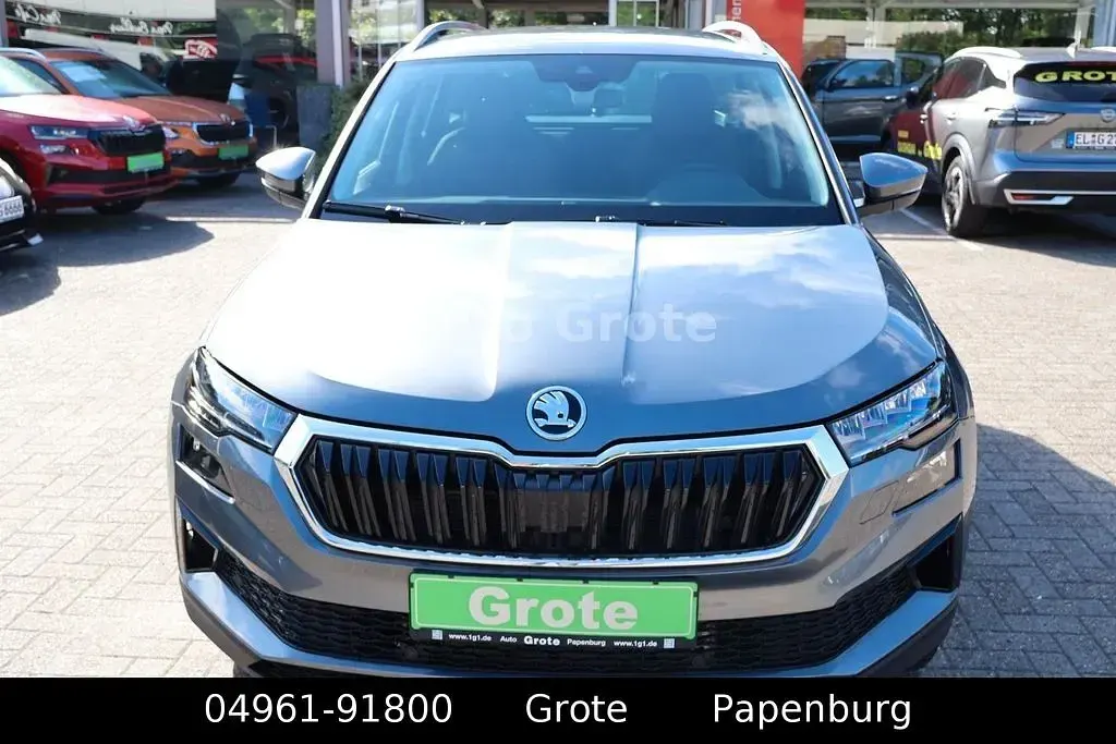 Neu Skoda Karoq Drive 150 PS (110 kW) 2025 Grau SUV