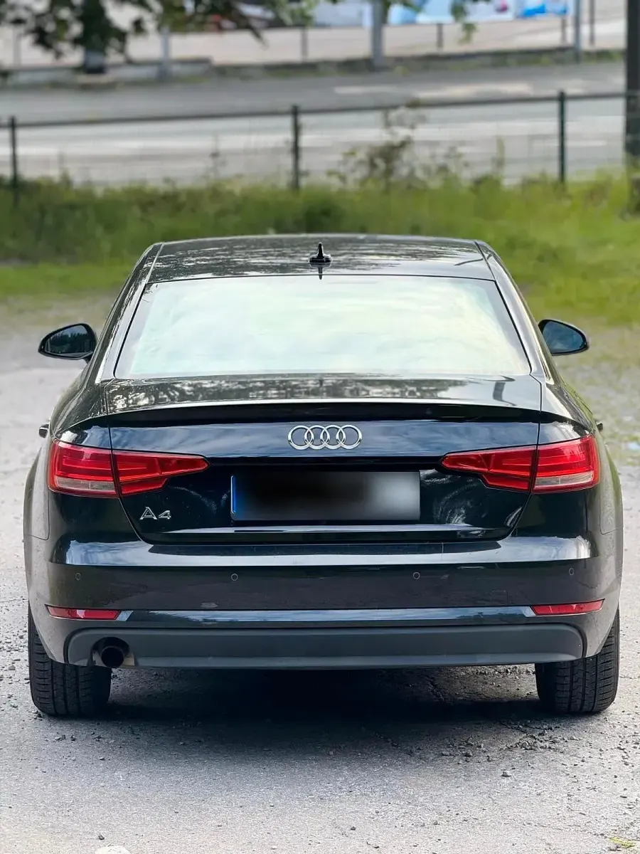 Gebraucht Audi A4 150 PS (110 kW) 2018 Schwarz Limousine