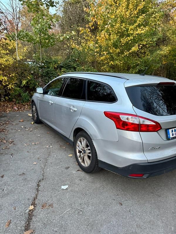 Gebraucht Ford Focus Trend 95 PS (69 kW) 2012 Silber Kombi
