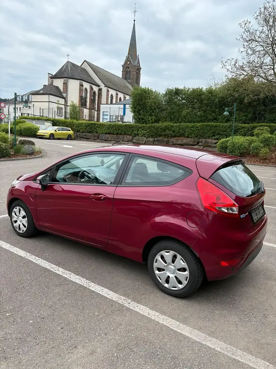 Second-hand Ford Fiesta 90 CP (66 kW) 2010 Andere farben Coupe