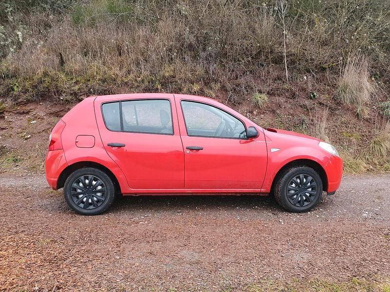Gebraucht Dacia Sandero Basis 75 PS (55 kW) 2009 Rot Limousine
