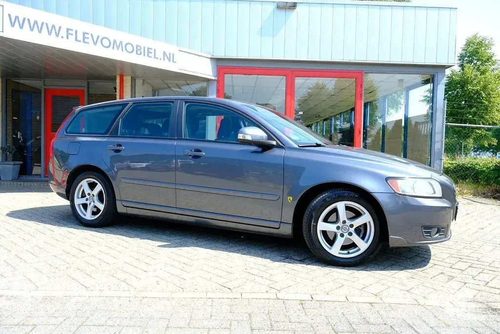 Gebraucht Volvo V50 114 PS (83 kW) 2010 Grau Kombi