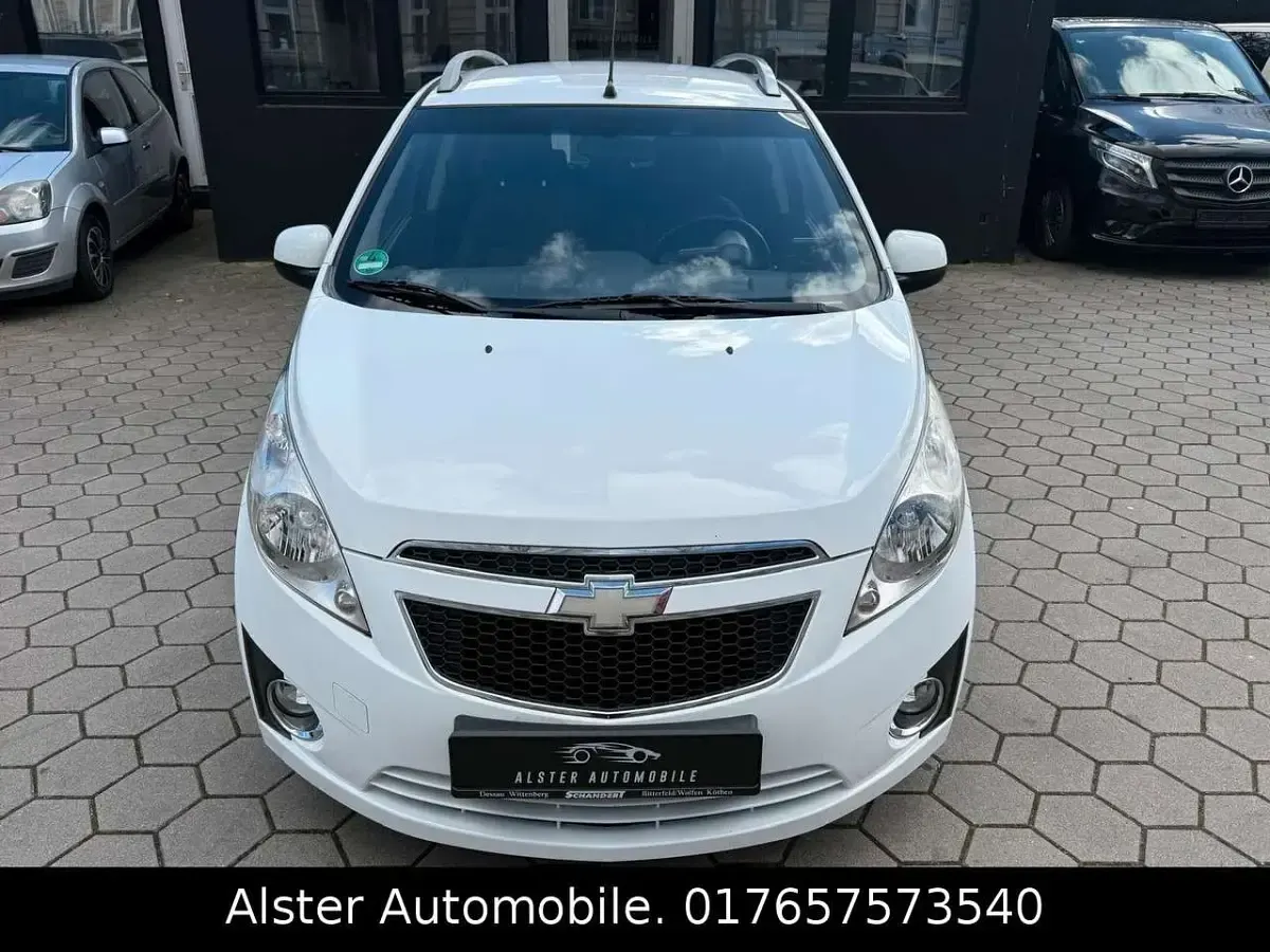 Gebraucht Chevrolet Spark 82 PS (60 kW) 2011 Weiß Kleinwagen