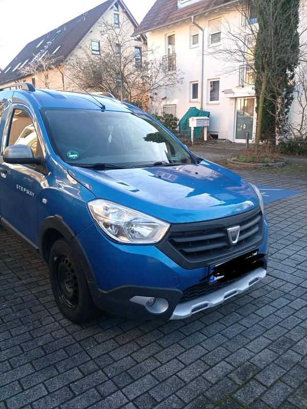 Blau Gebraucht 2015 Dacia Dokker Van / Kleinbus | 4.000 € (Fairer Preis) - Bild 1/4