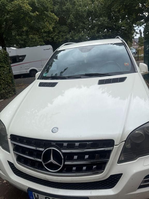 Weiß Gebraucht 2011 Mercedes ML350 Edition 1 SUV | 10.000 € (Superpreis) - Bild 1/4