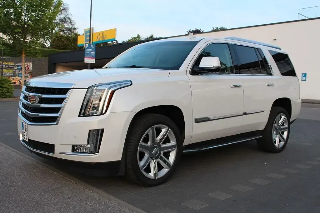 Gebraucht Cadillac Escalade 426 PS (313 kW) 2016 Weiß SUV