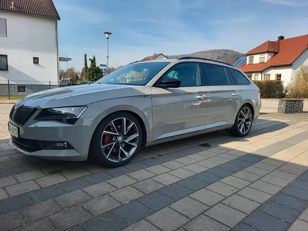 Gebraucht Skoda Superb SportLine 220 PS (161 kW) 2018 Grau Kombi