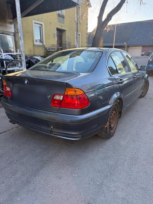 Gebraucht BMW 323 Basis 170 PS (125 kW) 1999 Limousine
