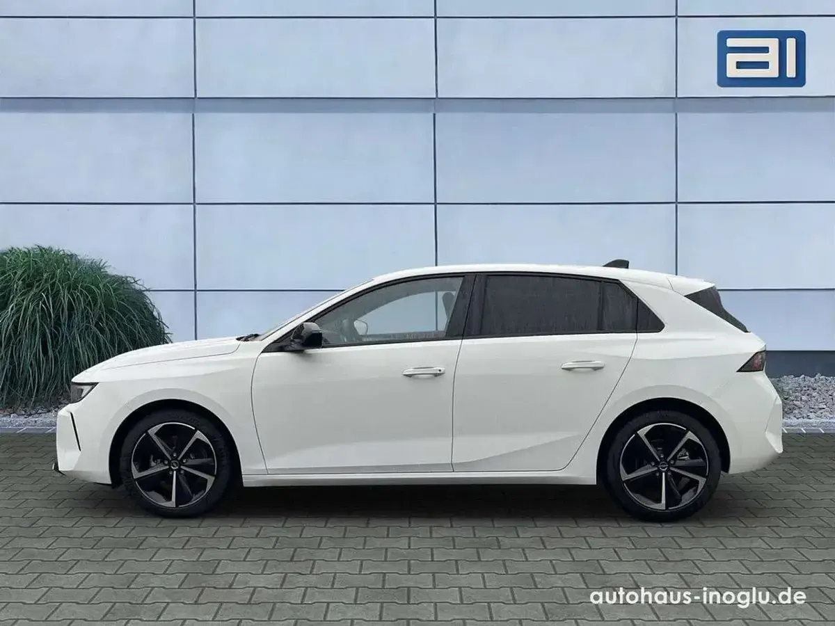 Neu Opel Astra Edition 131 PS (96 kW) 2025 Weiß Limousine